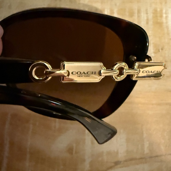 Coach Polarized Tortoise Sunglasses HC 8131 Brown Eye Gold✨Like New Retail $250 - Picture 3 of 8